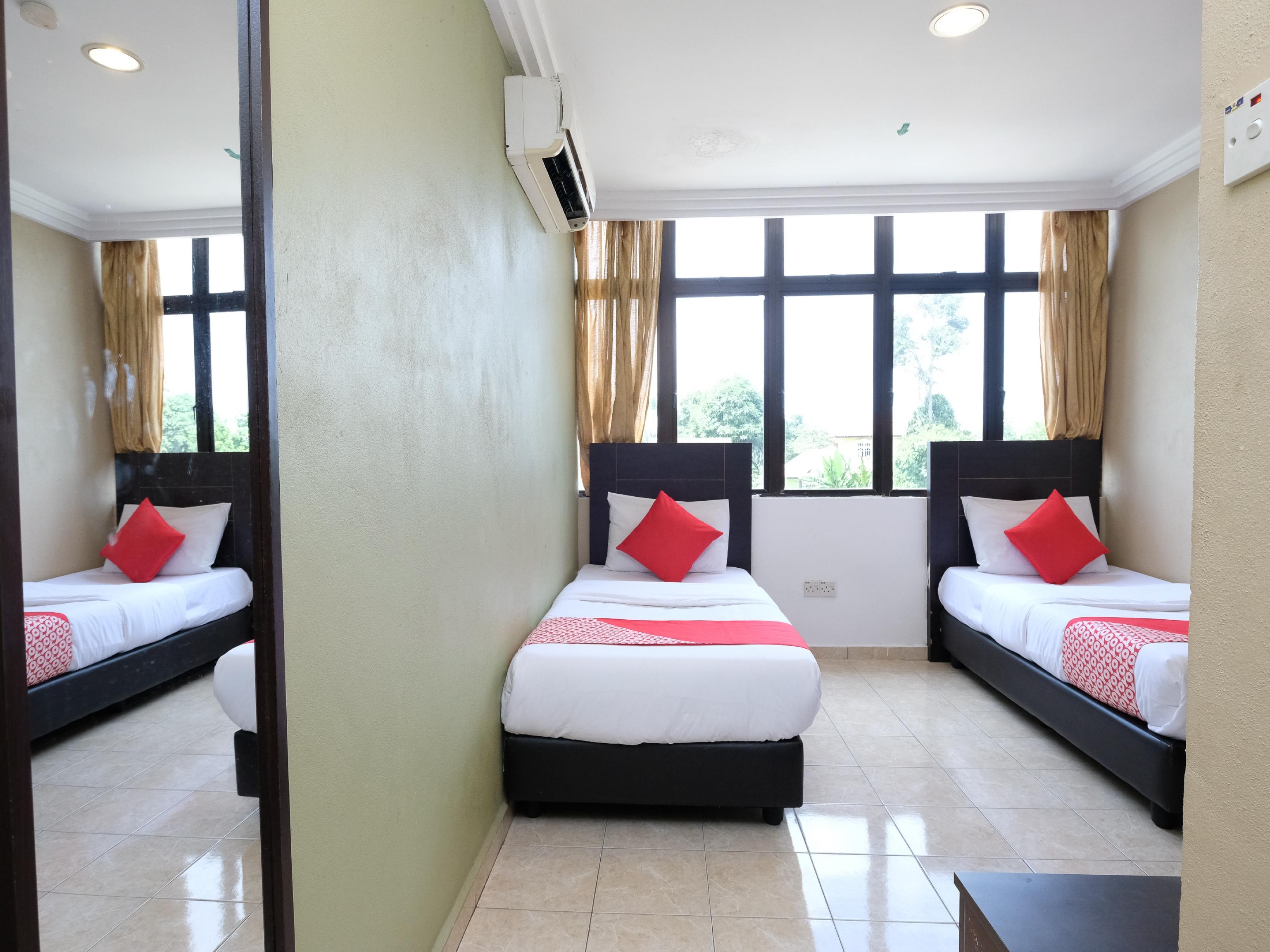 Oyo 717 Mr J Hotel Wakaf Che Yeh 2 Екстер'єр фото
